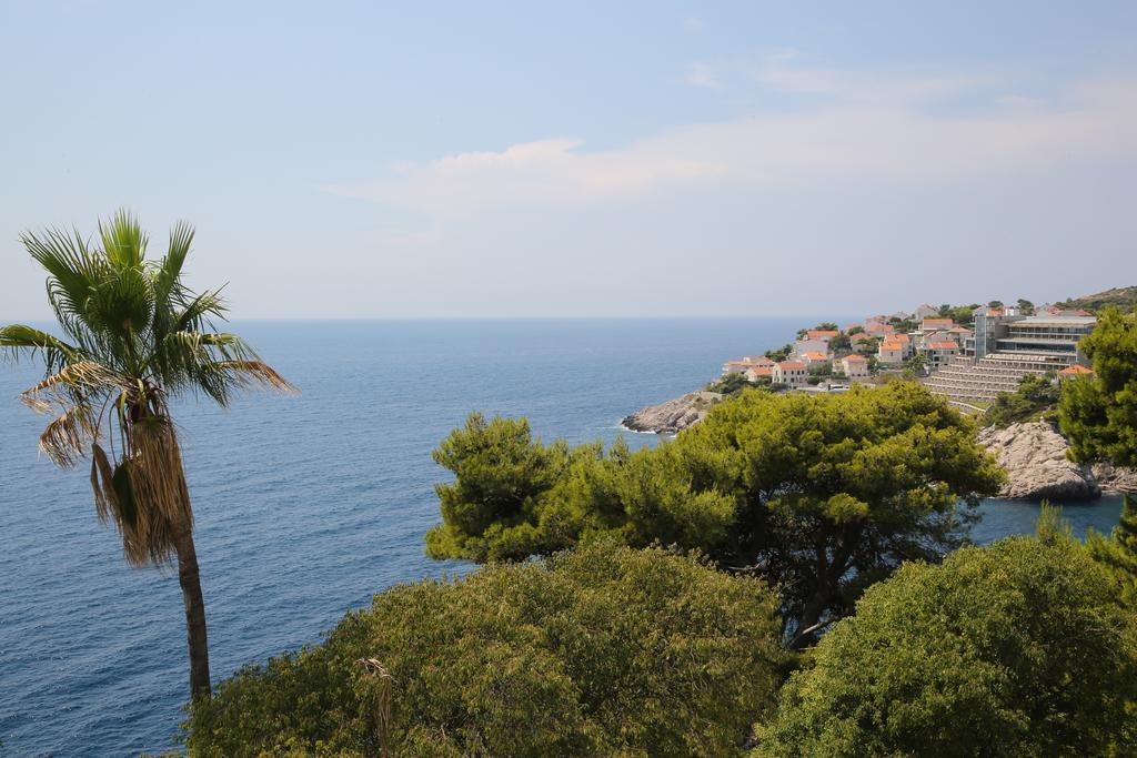 White & Co And * Dubrovnik