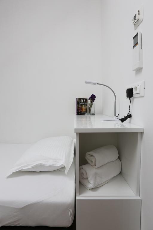 White & Co And Apartment *
